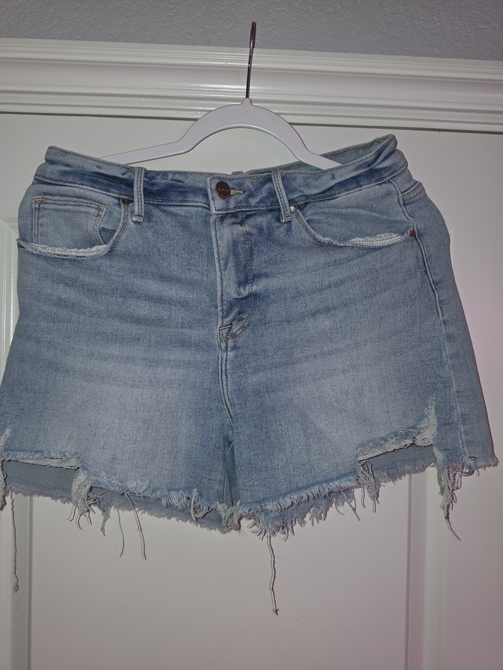 Risen Light Wash Denim Frayed Hem Women's Shorts